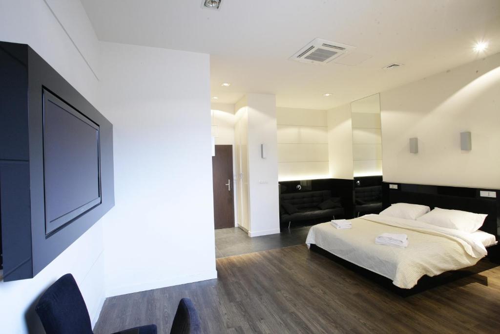 Villa & Spa Lomianki Bagian luar foto